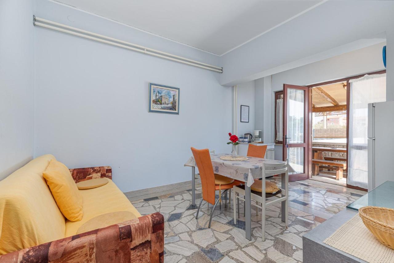 Silva Apartment Porec Bagian luar foto
